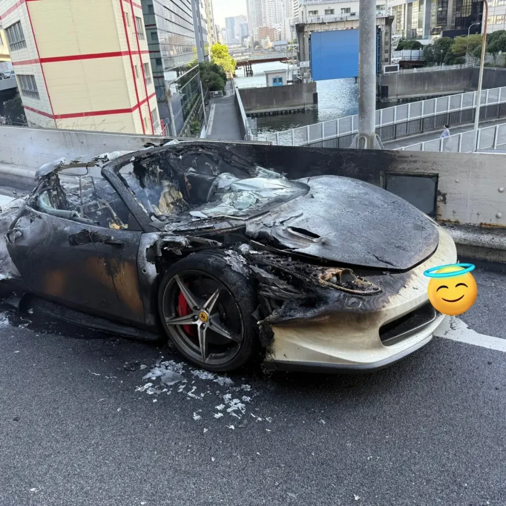 Ferrari 458 Spider terbakar