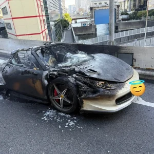 Ferrari 458 Spider terbakar