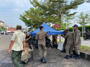 Satpol PP Kabupaten Tasikmalaya Kembali Tertibkan PKL Depan Masjid Agung Baitulrahman