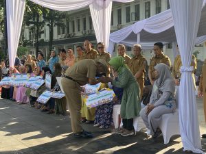 Upaya Pemkot Fasilitasi Kelompok Rentan di Kota Bandung Luncurkan Program Nyaah Ka Indung