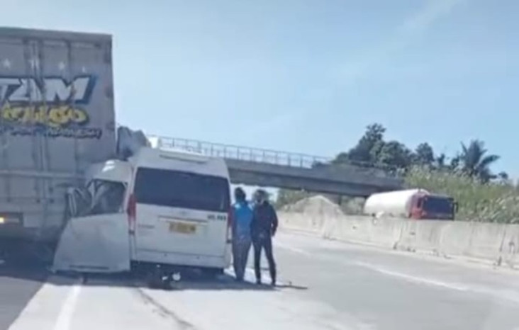 KECELAKAAN beruntun tol cisumdawu