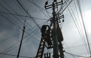 Kabel Optik Menjuntai