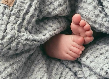 Wanita Kendari Banting Bayi