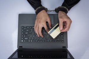 Pelaku penipuan online