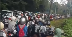 Kepadatan Lalu lintas Terjadi di Kawasan Ciwidey Kabupaten Bandung Pagi Ini