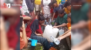 Kena Prank! Warga Pekalongan Rebutan Air Misterius, Dikira Mujarab Ternyata Air PDAM Bocor