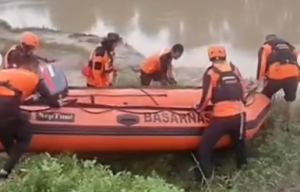 Tim Sar Gabungan Lakukan Pencarian Korban Tenggelam di Sungai Citarum