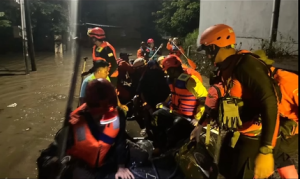 Tim SAR Gabungan Evakuasi Warga Terdampak Banjir di Wilayah Cianjur