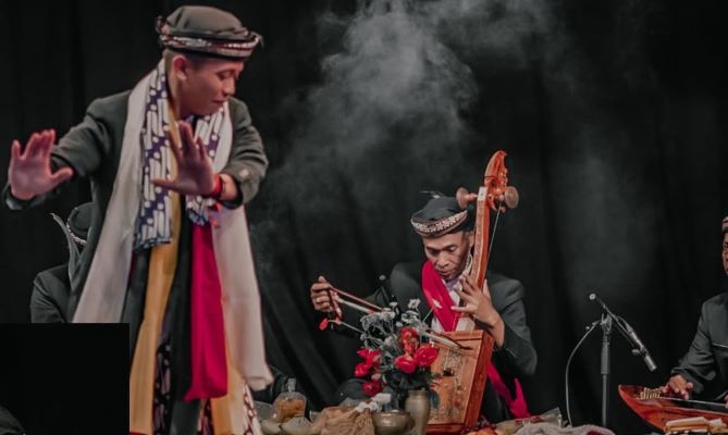 tarian mistis Tarawangsa - Instagram Sunda Lugina