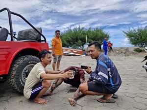 Tiga Wisatawan Terseret Ombak Parangtritis, Satu Orang Masih dalam Pencarian Tim SAR