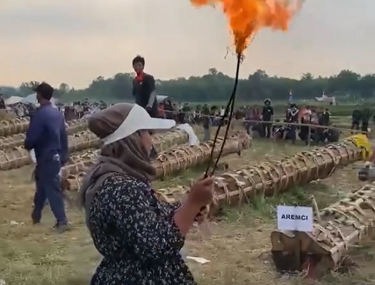 Tradisi Ngadu Karbit