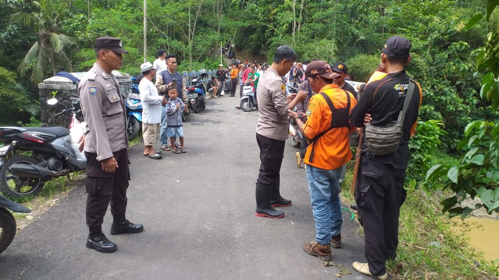 Asik Mencing di Arus Deras Sungai, Seorang Pria di Cipatujah Hilang