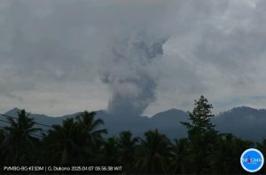 Gunung Dukono Erupsi Senin 7 April 2025, Semburkan Abu Vulkanik 2.300 Meter di Atas Puncak