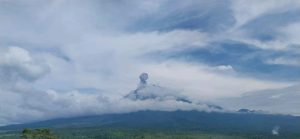Gunung Semeru Kembali Meletus Kolom Abu 1 Km, Warga Dilarang Melakukan Aktivitas Apapun di Sektor Tenggara