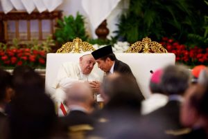 jokowi hadiri pemakaman paus-1