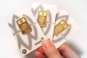 rupiah melemah, emas melonjak harga emas antam