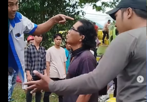 warga buah jatuh