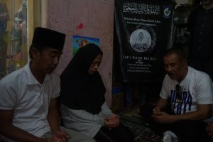 Umuh Muchtar Sambangi Rumah Duka Dua Bobotoh Asal Garut Yang Tewas Dalam Kecelakaan