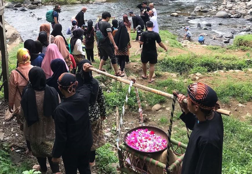 Kampung Adat Miduana Cianjur