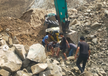 Tim Gabungan Hadapi Kendala Evakuasi Korban Akibat Longsor Susulan di Gunung Kuda Cirebon Kerap Terjadi