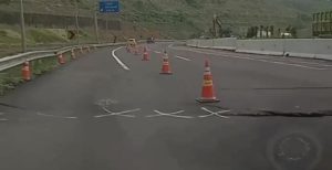 Pergerakan Tanah di Jalur Tol Cisumdawu Akibatkan Badan jalan Amblas dan Tiang PEnyangga Bergeser