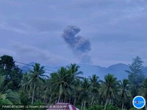 Gunung Dukono di Maluku Utara Erupsi Kembali, Lontarkan Abu Vulkanik 1 Km dari Puncak