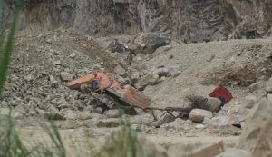 lokasi Longsor tambang Gunung Kuda Cirebon ditutup