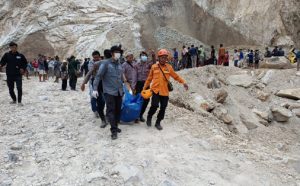 korban longsor gunung kuda cirebon