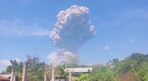 GUNUNG LEWOTOBI DAN LEWOTOLOK ERUPSI
