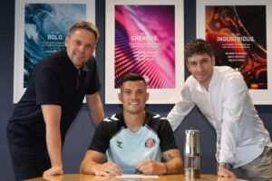 Granit Xhaka Resmi Milik Sunderland