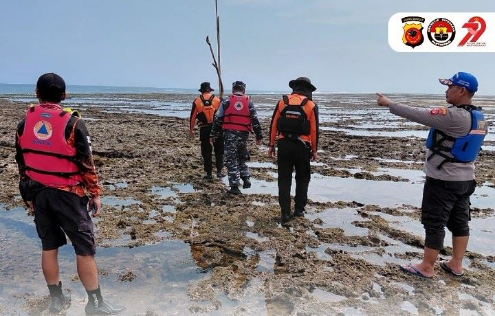 Pencarian korban tenggelam di Pantai Sayang Heulang Garut
