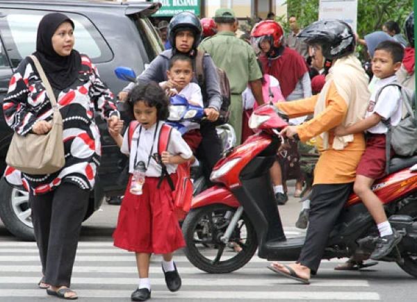 Pentingnya Orang Tua Antar Anak pada Hari Pertama Masuk Sekolah