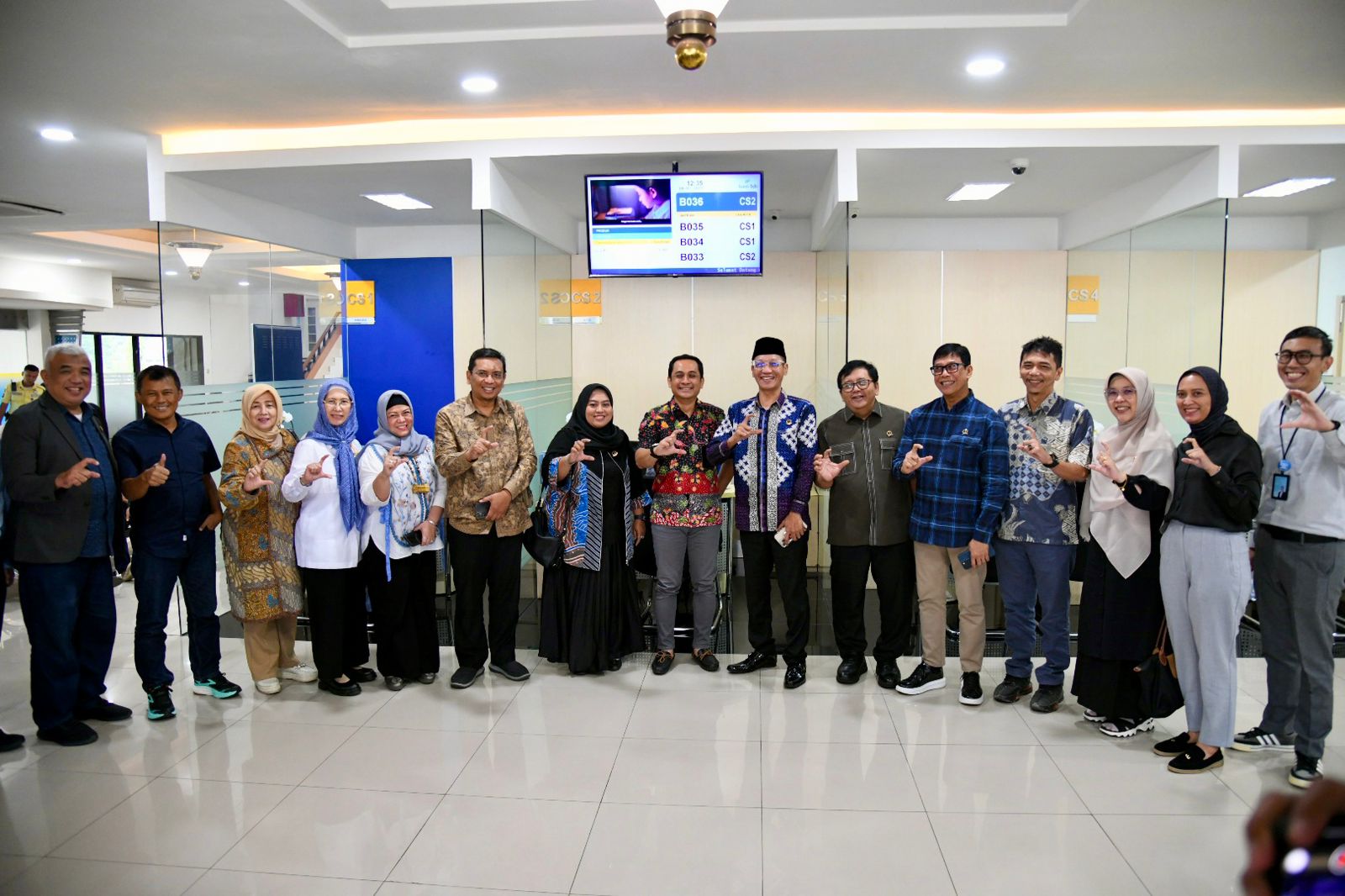 Euis Ida Wartiah dan Pansus VIII Kunjungi bank bjb Cabang Bogor