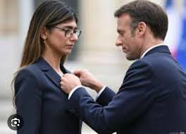 Mia Khalifah macron