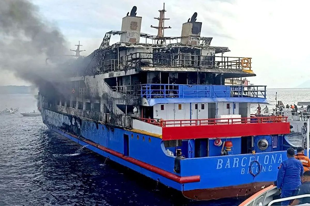 km barcelona terbakar-3