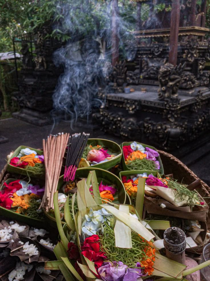 Sajen itu Takhayul? Ini Rahasia di Balik Sajen yang Jarang Diketahui