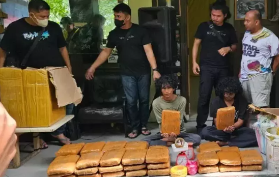 BNNP Temukan 40 Kg Ganja Kering Siap Edar di Gedung UIN Suska Pekanbaru
