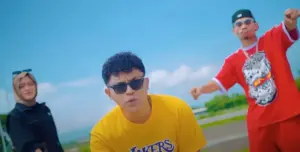 makna lagu tabola bale