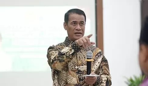 mentan pecat staf