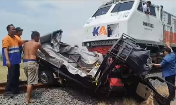 Kecelakaan Kereta Tawang Jaya Cirebon