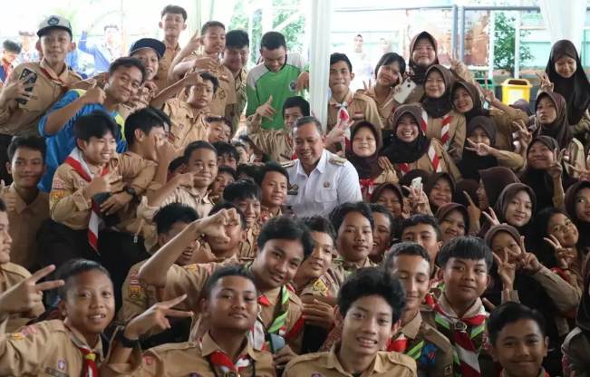 Renang di sekolah