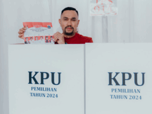 sahroni mundur dpr