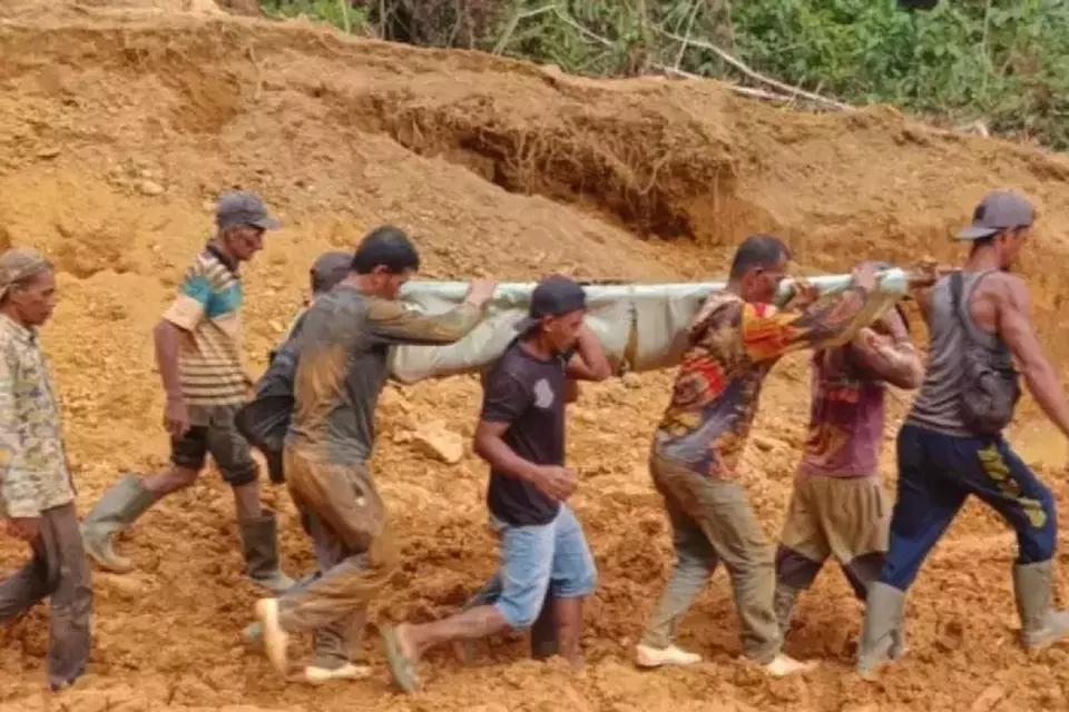 Tambang Emas di Aceh Longsor