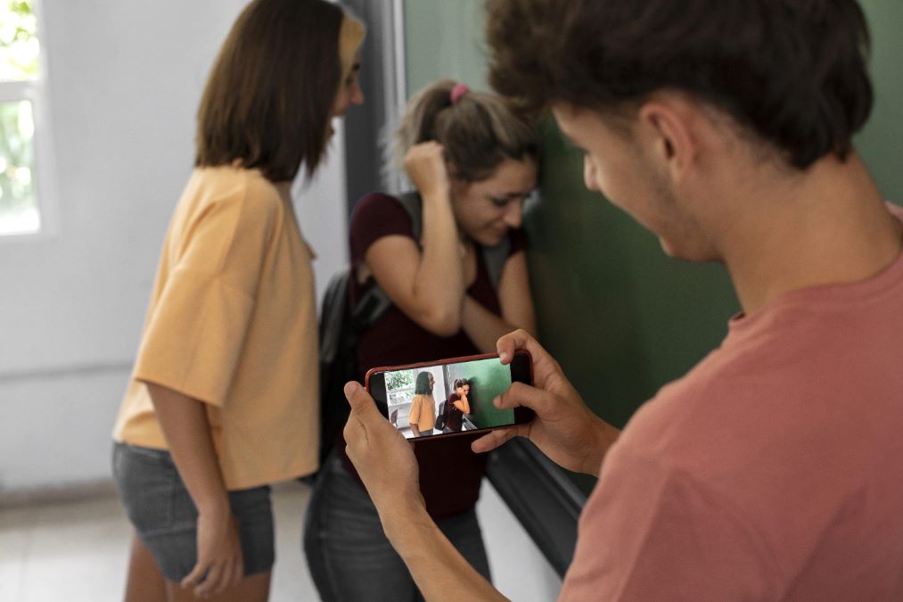 Bullying Era Digital (Freepik)