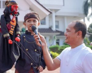 Dalang anak Raka Fadillah Maknun (Newsroom Karawang)