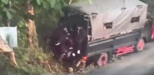 Truk gagal nanjak