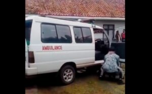 sopir ambulans meninggal
