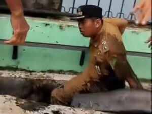 Lurah didorong ke Parit