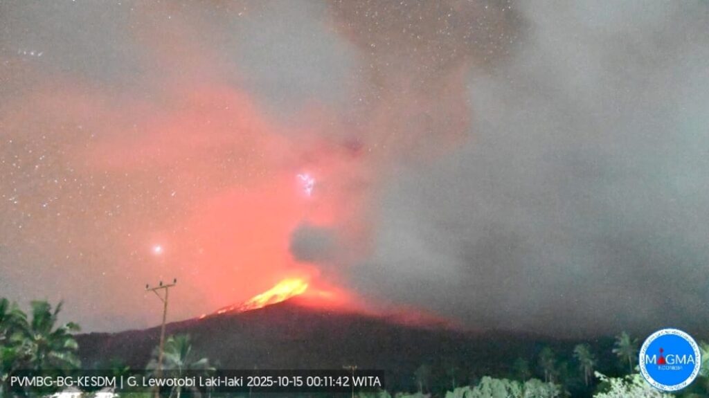 Dentuman Keras Gunung Lewotobi Laki-laki Erups