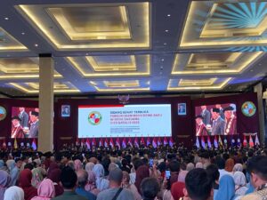 Presiden Prabowo Hadiri Wisuda UKRI di Sambut Meriah para Akademika